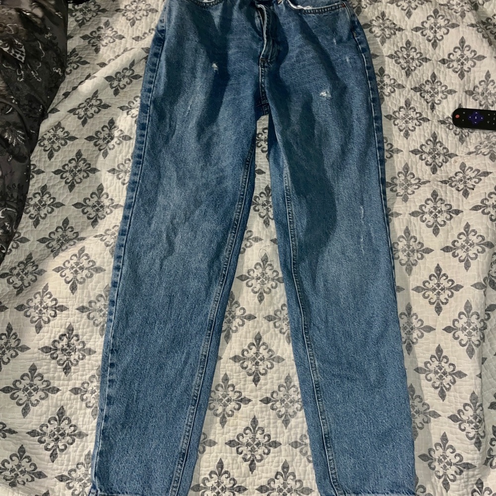 BDG high waisted mom jeans lightly distressed. 12 inch rise. 30 inch inseam.